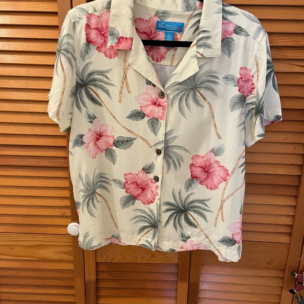 Island Winds Tropical Hawaiian Floral Button Down Short Sleeves Shirt, Size L. - Picture 6 of 7